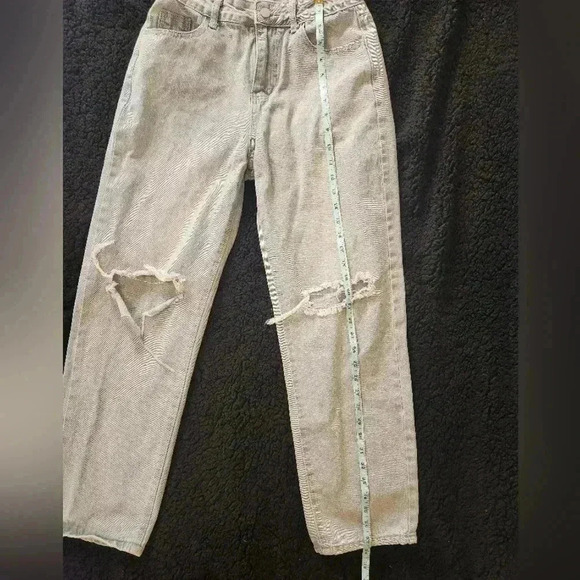 SHEIN Distressed Light Wash Jeans - Picture 5 of 6